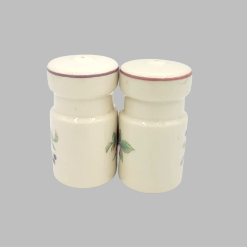 Wedgwood England Roseberry Bone China Pepper Salt Shaker Set Retired Vintage - Picture 4 of 10